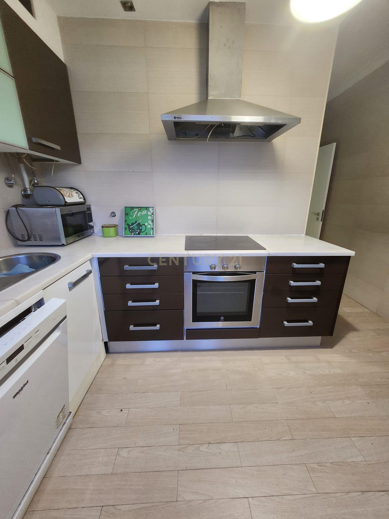 Apartamento Moderno em Setúbal com Vista para a Cidade e Montanha - Image 10
